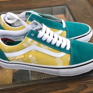 Vans womens size 7.5 new with box (804-MASTER)